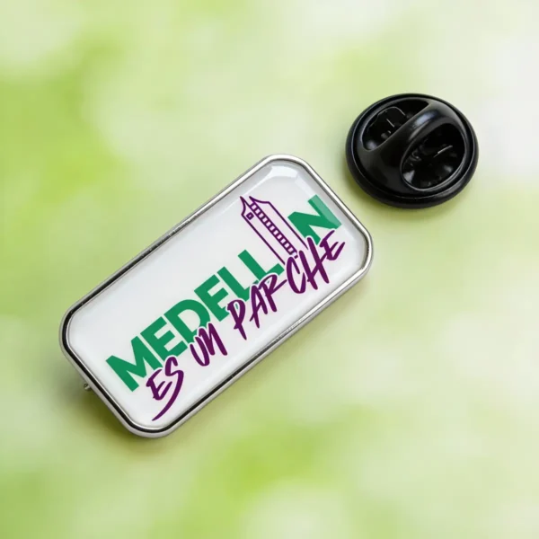 Pin Moderno Pin Clasico rectangular: La distinción que tu marca merece